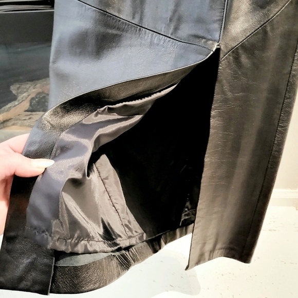 Vintage | Black Leather Skirt - Picture 4 of 9